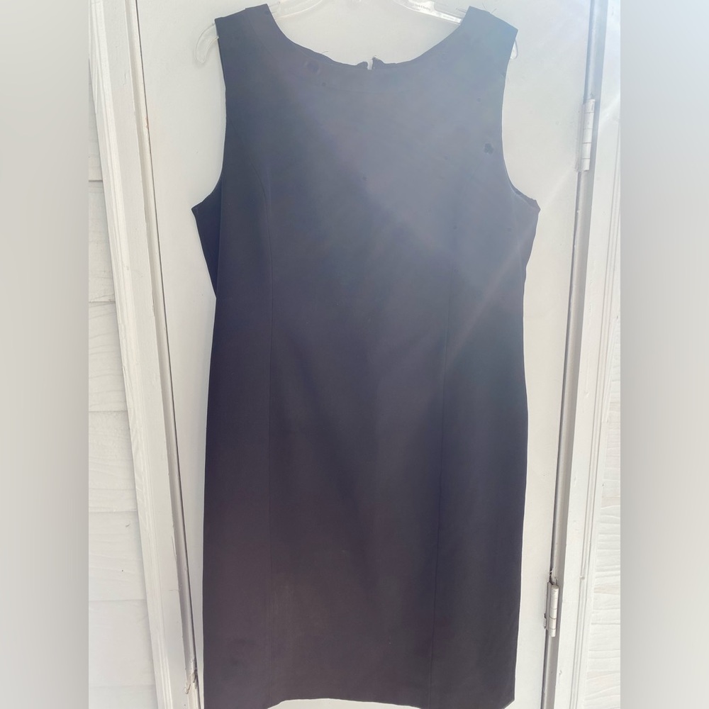 Elegant Black Sleeveless Dress